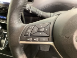 ステアリングにオーディオ操作スイッチが付いています。オーディオ画面に直接タッチしなくても操作が出来ますので、運転に集中できます。