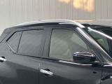 プラスチックバイザーがない分デザインもすっきり★洗車の時の窓拭きもラクラクです!