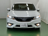 LEDヘッドライトを装備しています。LEDヘッドライトはとても明るく、雨の日や夜間走行も安全・安心です。オートライトコントロール付きで周囲の明るさに応じて自動で点灯・消灯します