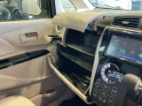 便利な収納スペースがたくさん用意されており、車内はスッキリしております。