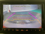 【バックモニター】ガイドライン表示機能付きバックカメラ装着車です。バックでの駐車時など後方の安全確認ができて安心安全です♪