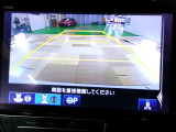 バックカメラの画像です。ガイドラインがスムースな車庫入れをサポートいたします。マルチビューカメラシステムなので、前後左右にカメラがついているのでとっても安心です。