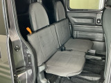 ダイブダウンできるリヤシートは簡単に荷室を広げることができます