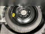 【テンパータイヤ】こちらのお車にはテンパータイヤがついております♪