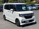 狭い駐車場でも、スライドドアならチャイルドシートへのお子さまの乗降や荷物の積載もスムーズ。