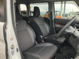 運転しやすいゆったり空間♪前席&hArr;後席の移動がしやすい【センターウォークスルー】です。