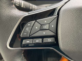 走行中でも、ハンドルから手を離さずオーディオ操作ができるステアリングスイッチ(M/O)