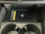 ワイヤレス充電器ついてます!スマートフォンを置くだけで充電可能。ケーブルをつなぐ煩わしさがありません。