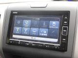 ナビゲーションは純正メモリーナビ(VXM-214VFi)を装着しております。AM、FM、CD、DVD再生、Bluetooth、音楽録音再生、フルセグTVがご使用いただけます。