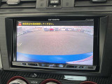 後方モニター表示でバック時の障害物もしっかり見えます!