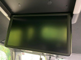 【フリップダウンモニター】大画面モニターで後席でもエンタメをお楽しみいただけます。小さなお子様にも大人気の装備です♪