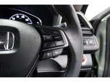 Hondaセンシングの機能のひとつ、アダプティブクルーズコントロール付!アクセルから足を離しても設定したスピードと前車との車間を保ち走行してくれます!車線維持もアシスト☆高速道路で疲労軽減ですね☆
