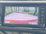 【バックカメラ】駐車時に後方がリアルタイム映像で確認できます。大型商業施設や立体駐車場での駐車時や、夜間のバック時に大活躍!運転スキルに関わらず、今や必須となった装備のひとつです!