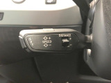 ●アダプティブクルーズコントロール:前の車との車間距離を一定にとりつつ、一定速度で自動走行してくれる次世代のクルーズコントロール!主に高速道路や自動車専用道路で使用する便利な機能です!