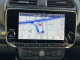 リーフ専用9インチ画面のNissanConnectナビは充電スポットの自動更新やHDMI接続端子を新設/USBポートを増設、さらにスマホアプリと連動、Apple CarPlayにも対応対応しています。