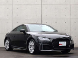 ●Audiが最初に採用したLEDポジショニングランプ。シャープなラインで昼間でも点けていたいと思うほど上品でオシャレです。夜間走行時はさらに目立ちます!
