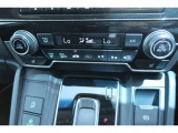 運転席と助手席で温度を変えられるSYNC機能付き!シートヒーターも!!