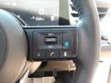 プロパイロットは高速道路の運転で、アクセル、ブレーキ、ハンドルの操作をクルマがアシスト。ドライバーの負担を軽減します。