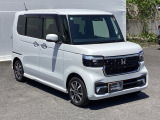 狭い駐車場でも、スライドドアならチャイルドシートへのお子さまの乗降や荷物の積載もスムーズ。