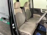 【フロントシート】さまざまな体格の方が快適に運転ができるよう配慮したシートになっております。