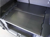 ◆荷室用ユーティリティーボード◆荷室を上下に分割して有効活用!反転させれば濡れたアイテムを載せられるワイパブル仕様に。