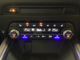 暑い夏の時期にとっても快適なシートベンチレーションを装備!シート内部に取り付けられたファンでシートの表面を換気して、涼しくしてくれます。