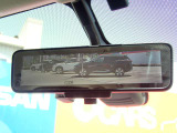 後方をカメラで映し出すスマートルームミラー♪