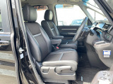 体を包み込む形のシートなので、長時間運転しても疲れません。