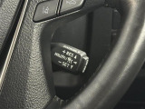 【レーダークルーズコントロール】従来のクルコンの機能に加え、先行車に接近すると、安全な車間距離を保ちながら先行車の車速に合わせ追従するシステム。