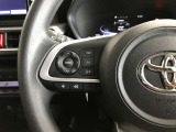 ステアリングスイッチでハンドルから手を離さなくても、音量やチャンネルなどの調整ができて安全です。