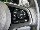 【ACC〈アダプティブ・クルーズ・コントロール〉】予め設定した車速内でクルマが自動的に加減速。前走車との適切な車間距離を維持しながら追従走行しドライバーの運転負荷を軽減します。