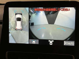 映像で見づらい車両周辺の確認をアシスト。クルマを真上から見ているような映像を表示。 運転席から確認しにくい車両周囲の状況を把握。