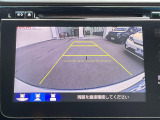 車庫入れ時に安心のバックカメラがついています。