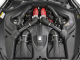620馬力(カタログ値)を発揮する3.9L・V8ツインターボエンジンをフロントに搭載しております。