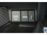 センターディスプレイに接続するためのHDMIジャックとUSBジャックが付いております。