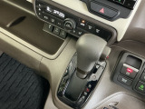 発進時から滑らかに加速する無段階変速のCVTはストップ&ゴーの多い街の中も快適です