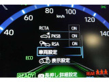 スタイリッシュなデザインのインパネ。各操作スイッチは使いやすい位置に配置されてます。