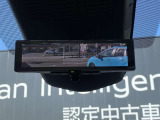 後席の人や荷物などで後方の視界が遮られてもインテリジェントルームミラーで後方カメラの映像が映りますので後方確認が良好です。