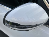 視認性が高い純正ミラーを採用しております。安全に運転が出来る様、一つ一つの部品に拘っているのがメルセデス・ベンツです。