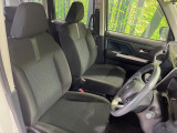 運転席シート廻りは使用感も少なく、良好な状態となっています。前オーナー様が丁寧に使っていたことがよくわかりますね。