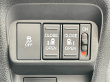 運転席右側に電動スライドドアのスイッチと横滑り防止【VSA】のスイッチがついています。