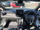シンプルながら機能性溢れる運転席廻りです。視界性もよく、運転しやすいですよ。