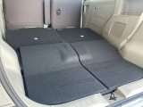 リヤシートを全て倒せばさらに荷物が積めますよ。