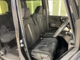 乗降がしやすい運転席。高さが調節できて小柄な方でも運転しやすいポジションをとることができます。
