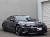 ・斜めからAudiを見るとプレス技術の高さを感じることができます。