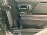パワーウィンドウのスイッチですよ。運転席に居ながら窓を開け閉めのコントロールできます。