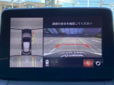 狭い場所での駐車やすれ違いなどでより的確な運転操作に役立つ360&deg;ビューモニターが装備されています。