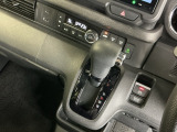 発進時から滑らかに加速する無段階変速のCVTはストップ&ゴーの多い街の中も快適です
