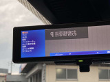 スマートルームミラーです。後部座席に人が座っていても後方を確認できます。