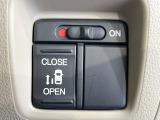 【パワースライドドア】スマートキーや運転席のスイッチでスライドドアの開閉が可能♪電動だから力を入れてドアを開ける必要が無く、小さいお子様でも、重い荷物を持っている時もラクに開け閉めできます♪